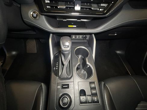 Used 2025 Toyota Highlander XSE AWD/4WD image 11
