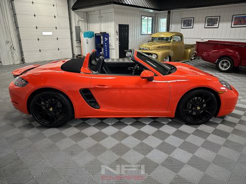 Used 2017 Porsche 718 Boxster image 12