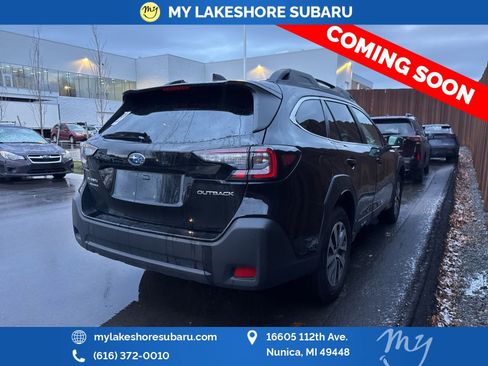 Used 2025 Subaru Outback Premium image 8
