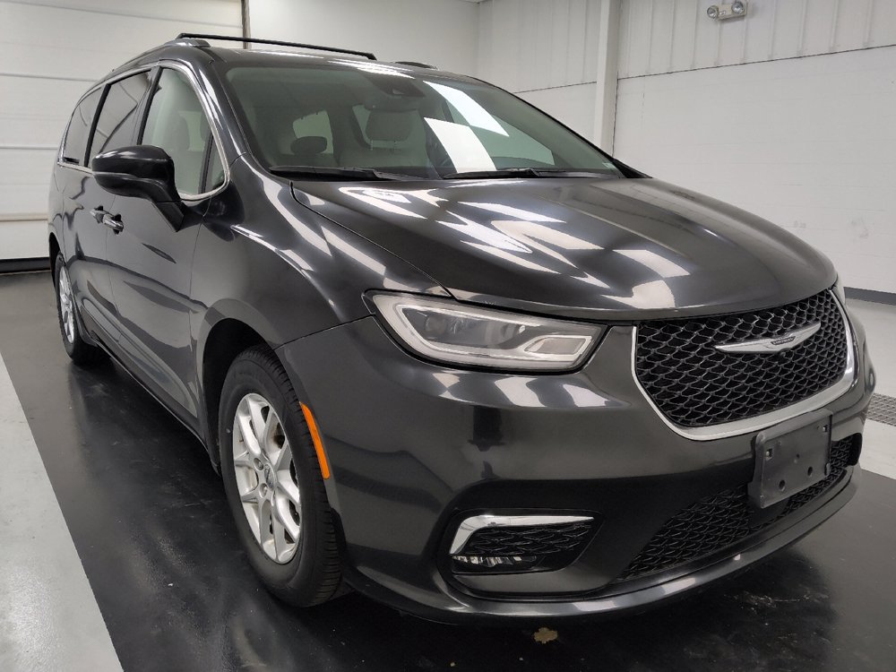 Used 2021 Chrysler Pacifica Touring-L FWD image 13