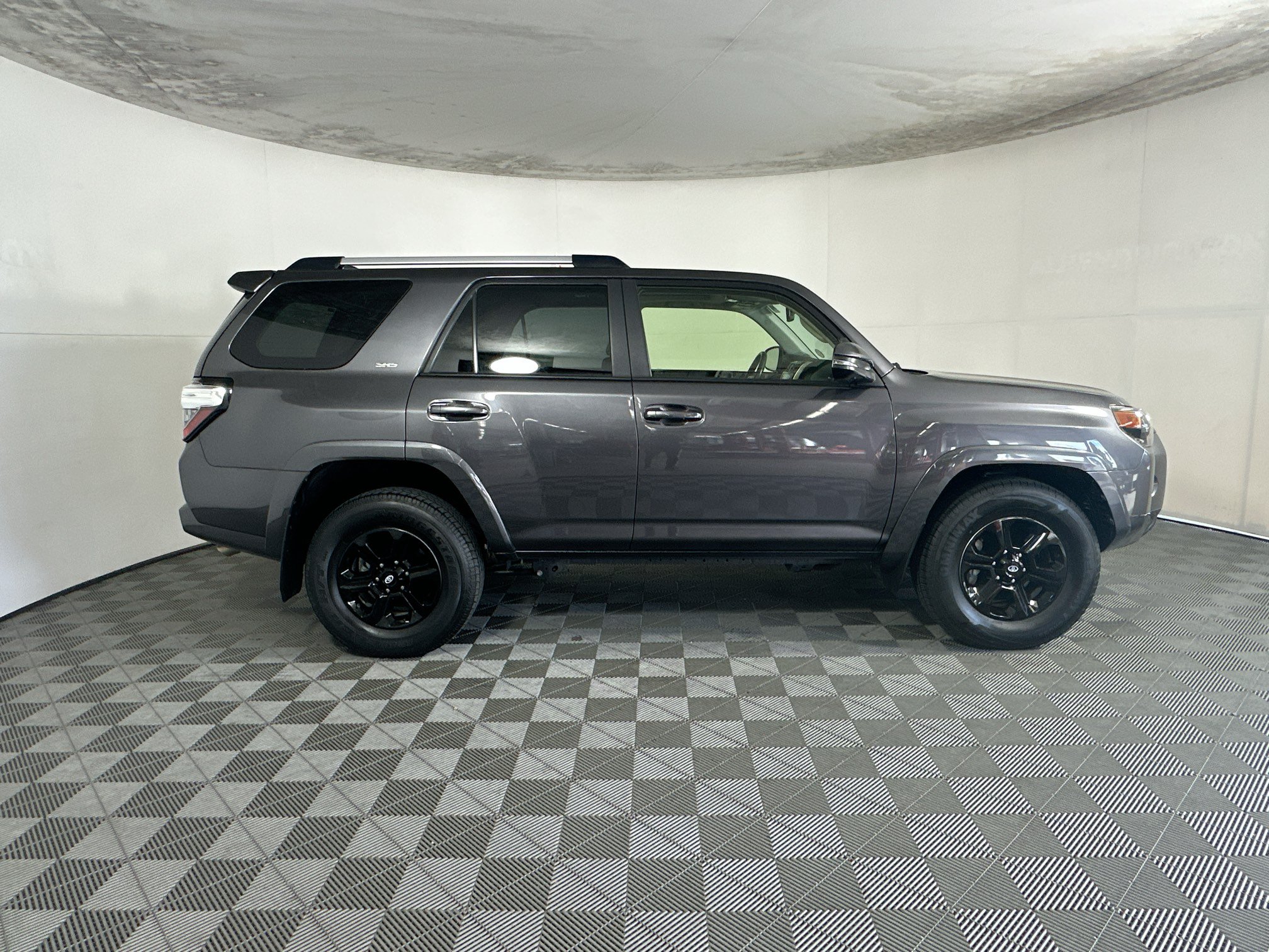 Used 2023 Toyota 4Runner SR5 Premium w/ Moonroof Package RWD image 2