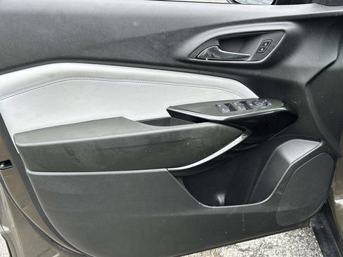 Used 2024 Chevrolet Trax LT w/ Sunroof Package FWD image 14