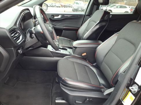 Certified 2025 Ford Escape ST-Line image 17