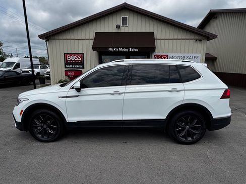 Used 2024 Volkswagen Tiguan SE AWD/4WD image 2