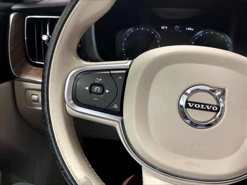 Used 2019 Volvo XC60 T6 Momentum w/ Multimedia Package image 23