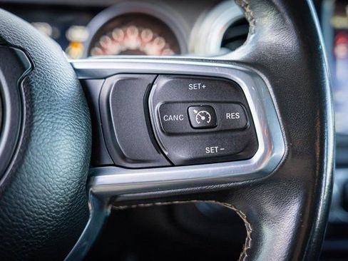 Used 2018 Jeep Wrangler Unlimited Sahara w/ Uconnect 4C Nav & Sound Group image 15