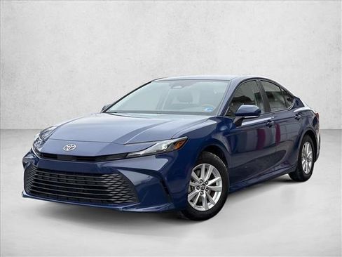 Used 2025 Toyota Camry LE image 1