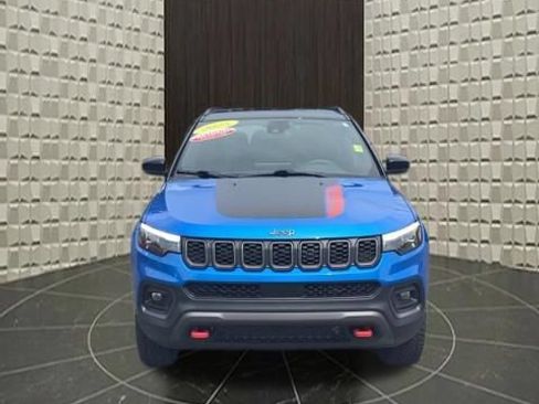 Certified 2025 Jeep Compass Trailhawk w/ Trailhawk Elite Group AWD/4WD image 14