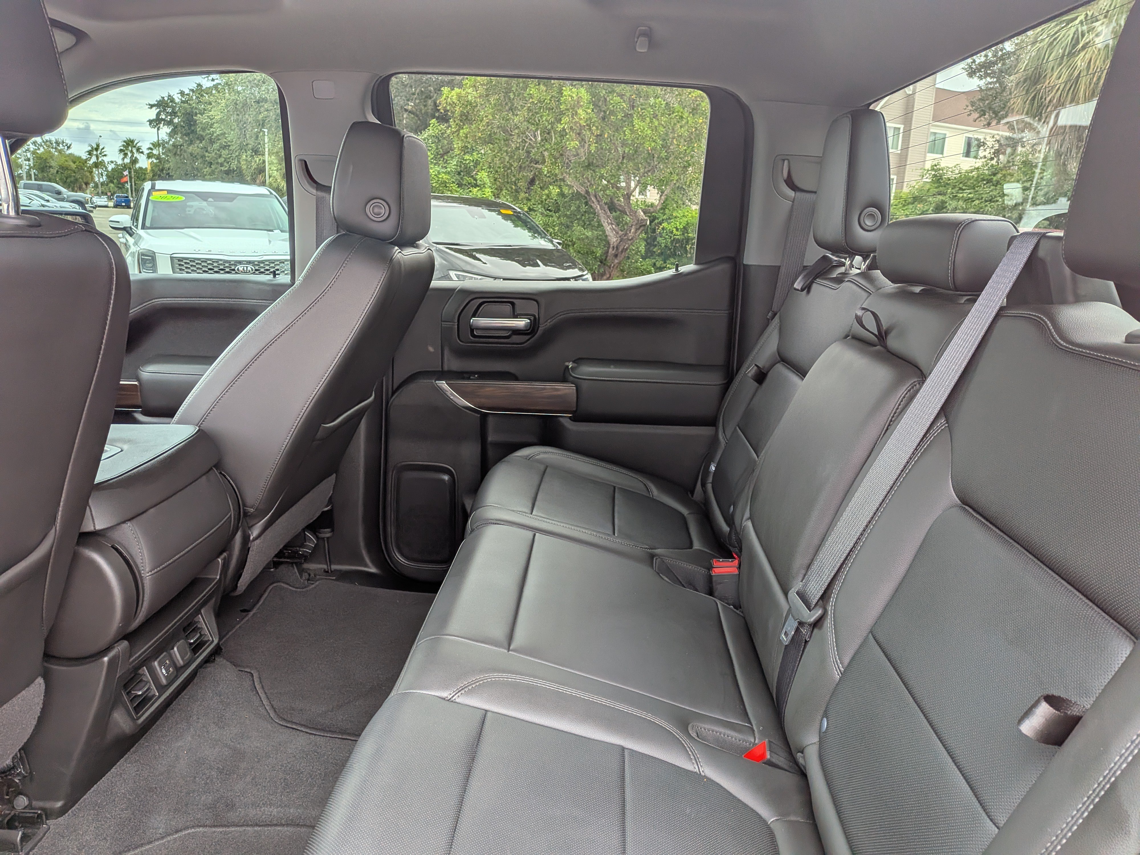 Used 2020 GMC Sierra 1500 SLT w/ X31 Off-Road Package AWD/4WD image 14
