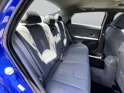 Used 2022 Hyundai Elantra SEL w/ Convenience + Premium Package FWD image 17