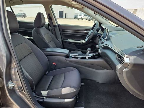 Used 2024 Nissan Altima 2.5 SV FWD image 18