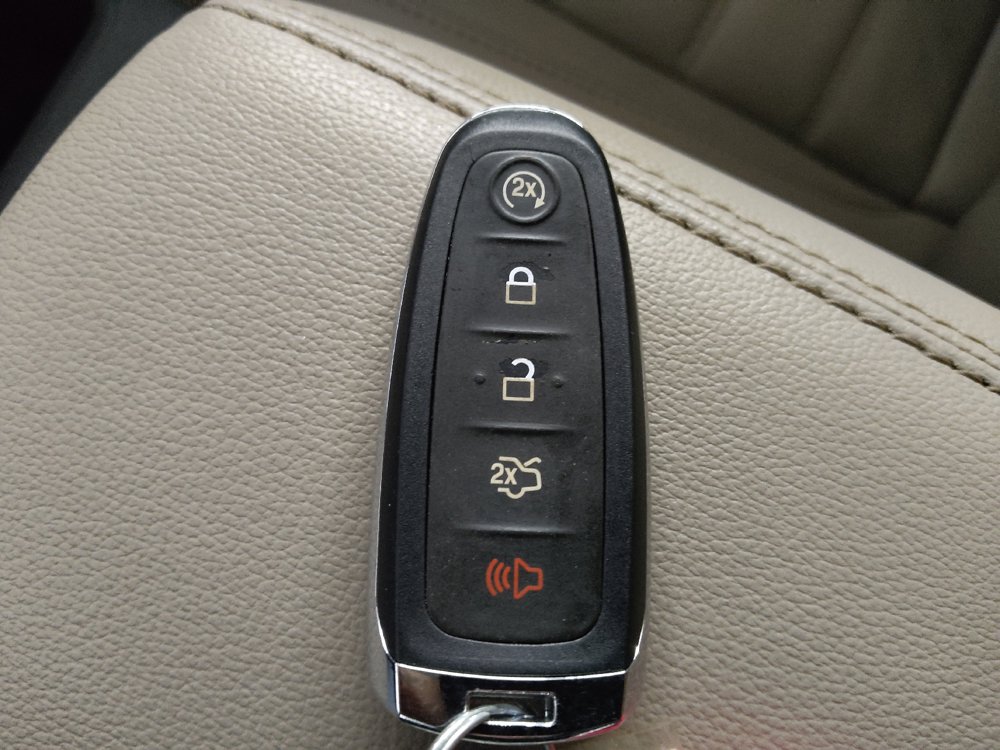 Used 2018 Ford Escape Titanium w/ Ford Safe & Smart Package FWD image 32