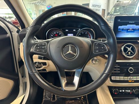 Used 2019 Mercedes-Benz GLA 250 4MATIC image 16