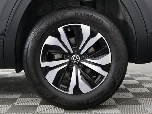 Used 2024 Volkswagen Atlas Cross Sport SE FWD image 16