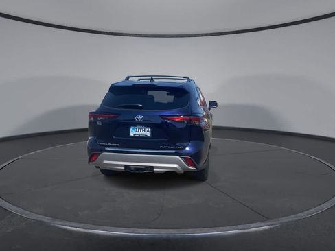 New 2026 Toyota Highlander Platinum AWD/4WD image 9