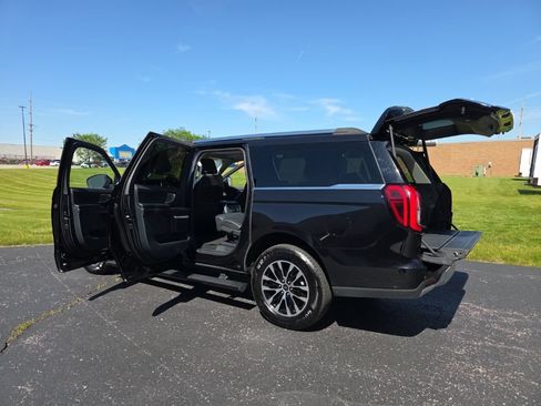 Used 2025 Ford Expedition Max Platinum AWD/4WD image 21