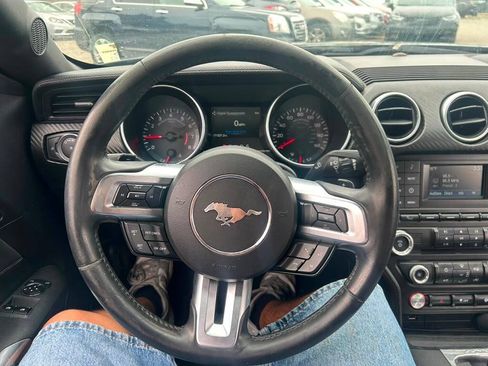 Used 2018 Ford Mustang Coupe RWD image 13