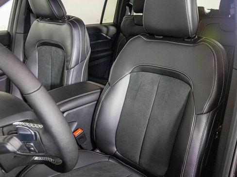 New 2025 Jeep Grand Cherokee L Altitude image 17