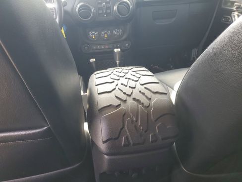 Used 2015 Jeep Wrangler Unlimited Sahara w/ Connectivity Group image 19