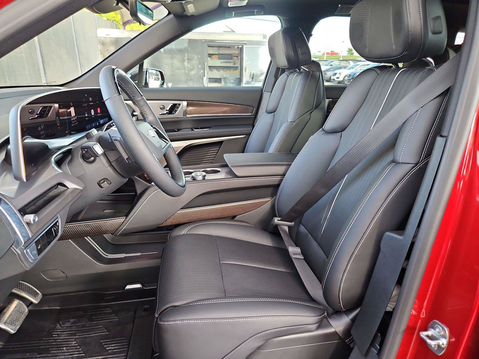 Used 2026 Cadillac Vistiq Sport w/ LPO, Floor Liner Package AWD/4WD image 11