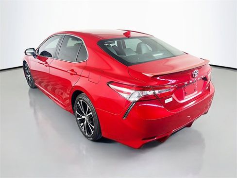 Used 2019 Toyota Camry L image 5