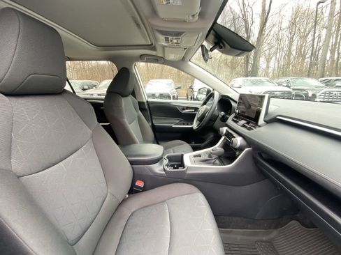 Used 2025 Toyota RAV4 XLE w/ Convenience Package image 24
