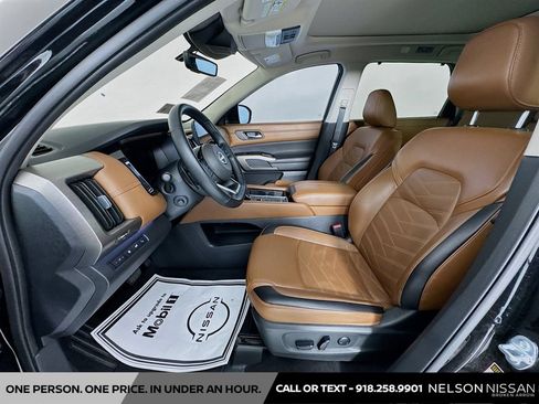 Certified 2025 Nissan Pathfinder Platinum w/ Cargo Package FWD image 22