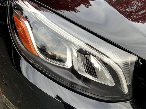 Used 2017 Mercedes-Benz GLC 300 4MATIC image 25