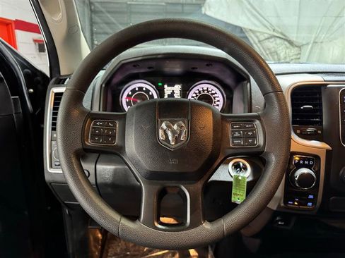 Used 2018 RAM 1500 Classic SLT image 19