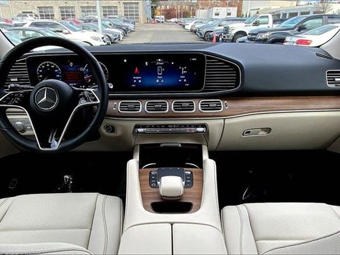 Used 2025 Mercedes-Benz GLE 350 4MATIC image 12