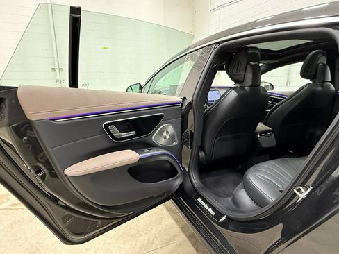 Used 2023 Mercedes-Benz EQS 450+ Sedan image 36