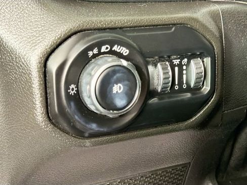 Used 2021 Jeep Wrangler Unlimited Sahara w/ Uconnect 4C Nav & Sound Group image 10