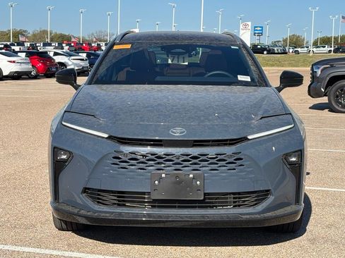 Used 2025 Toyota Crown Signia Limited w/ Advanced Technology Package image 3