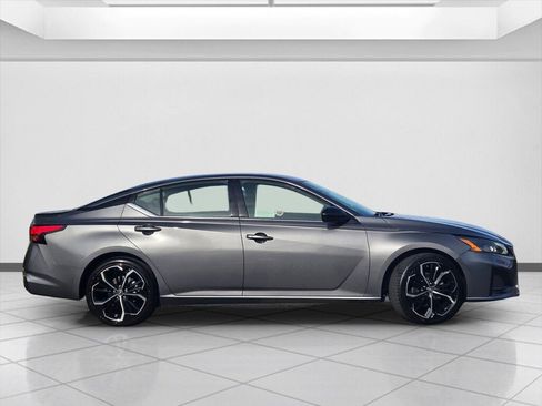 Used 2024 Nissan Altima 2.5 SR image 4