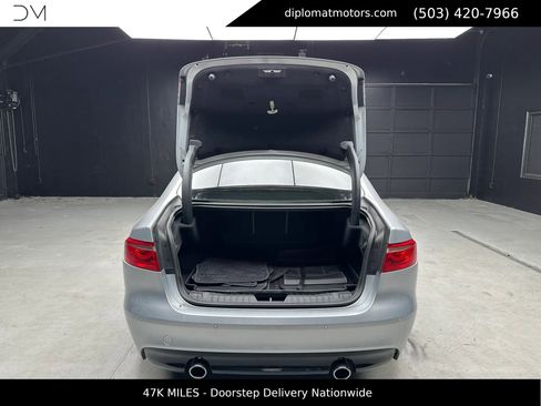Used 2018 Jaguar XF S RWD image 44