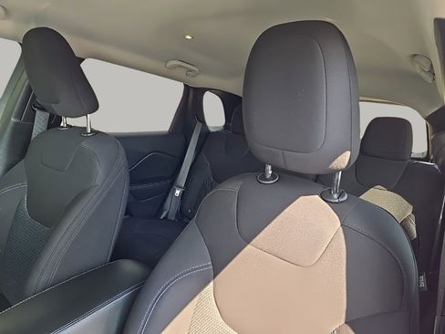 Used 2019 Jeep Cherokee Latitude w/ Popular Appearance Group image 17