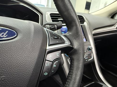 Used 2020 Ford Fusion SEL image 17