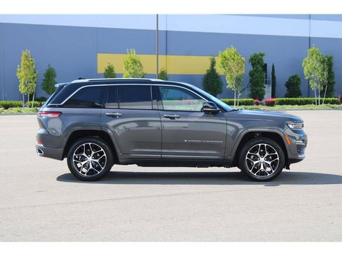Used 2022 Jeep Grand Cherokee Summit AWD/4WD image 4