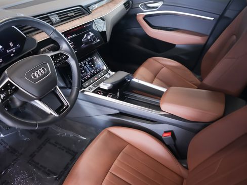 Used 2022 Audi e-tron Premium image 15