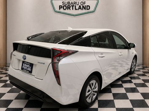 Used 2018 Toyota Prius Four w/ Advanced Technology Package FWD image 3