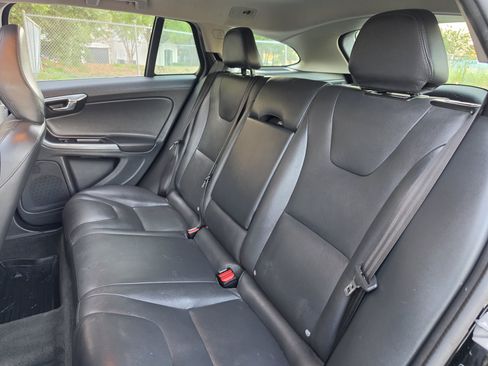 Used 2016 Volvo V60 T5 Platinum w/ Climate Package FWD image 23