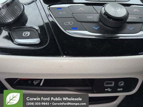 Used 2017 Chrysler Pacifica Touring-L FWD image 12