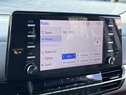 Used 2022 Toyota Sienna XLE image 18