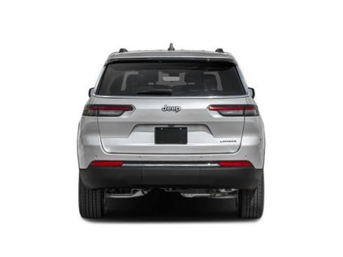 Used 2025 Jeep Grand Cherokee L Limited w/ Black Appearance Package AWD/4WD image 5