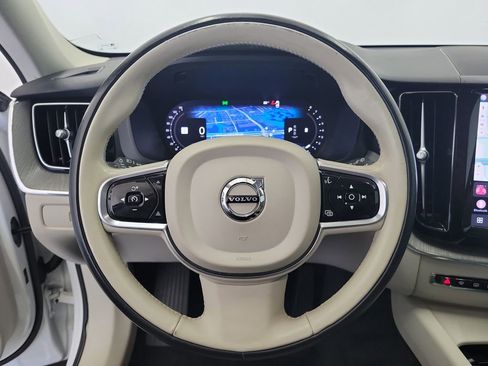 Used 2023 Volvo XC60 B5 Plus image 23