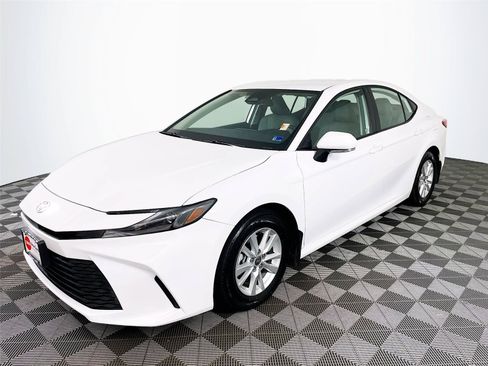 Used 2025 Toyota Camry LE w/ Convenience Package FWD image 3