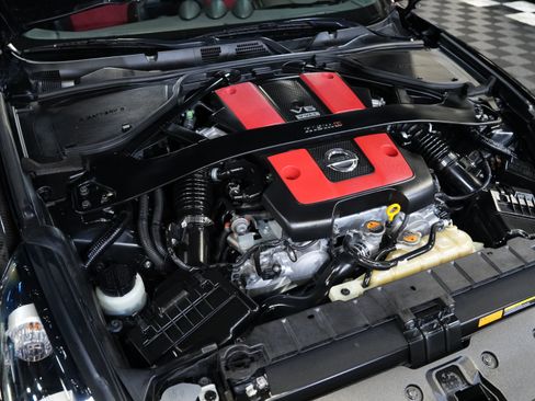 Used 2018 Nissan 370Z NISMO RWD image 40