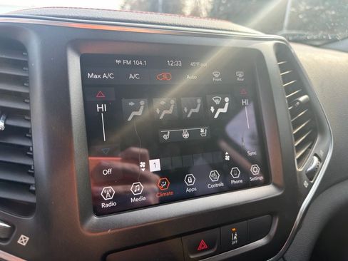 Used 2022 Jeep Cherokee Trailhawk w/ Premium Leather Package image 24