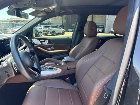 Used 2025 Mercedes-Benz GLS 450 4MATIC image 9