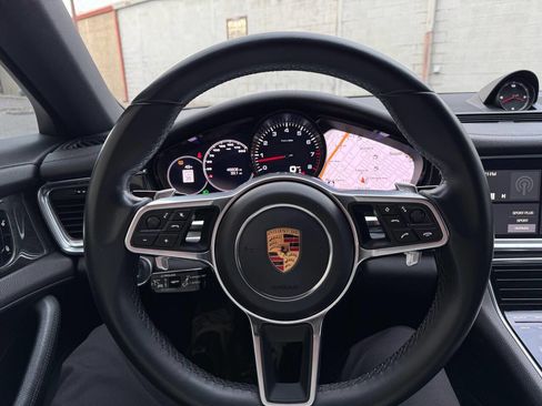 Used 2017 Porsche Panamera 4S image 19